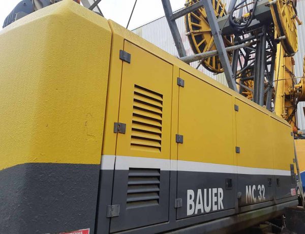 Bauer MC32 Grúa sobre orugas / Plataforma de pilotaje de pared de diafragma