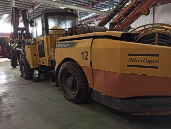 เครื่องเจาะหินใต้ดิน Atlas Copco M2D