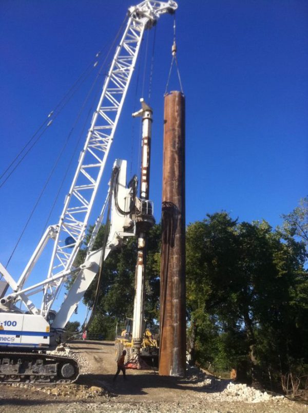 Guindaste Soilmec SC100 com bate-estacas rotativo RT40