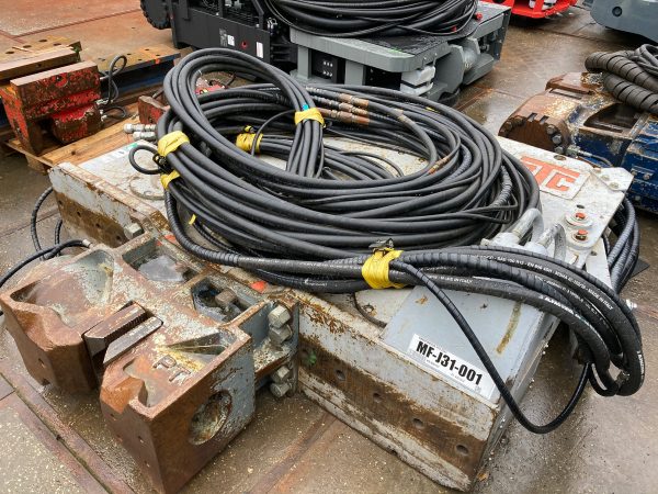 PTC 25H1 Vibratory Piling Rig