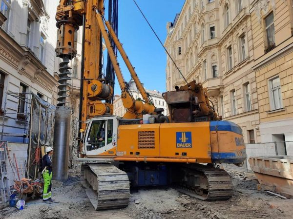 Bauer BG40 Rotary Piling Rig
