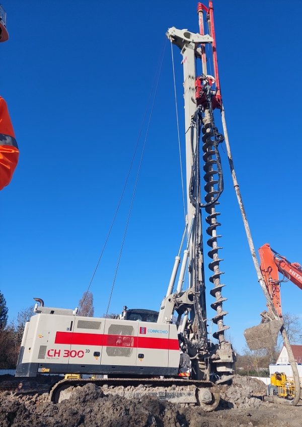 Comacchio CH 300 Rotary/CFA Piling Rig