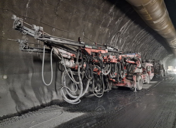 Sandvik DT1131i Underground Rock Drill