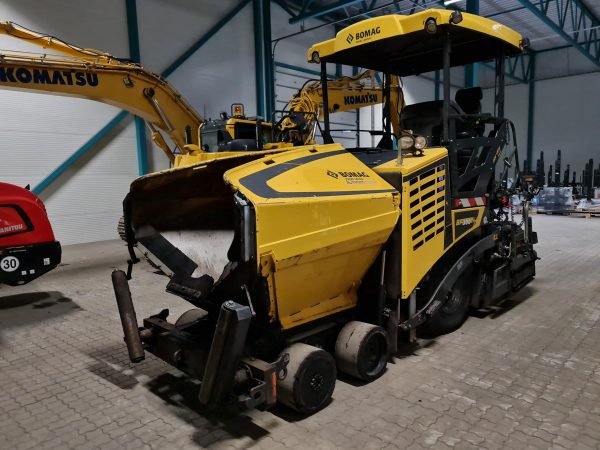 Bomag BF300 P-2 Paver