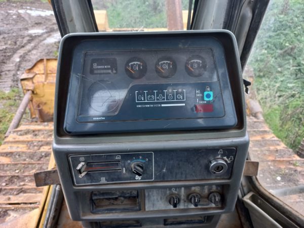 Komatsu D65PX-12 รถดันดิน