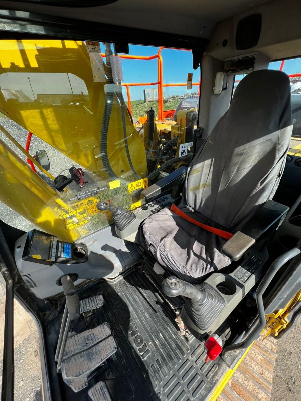 Komatsu PC210LC-10 Excavator