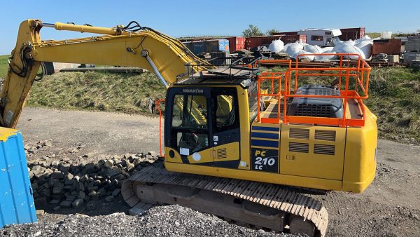 Komatsu PC210LC-10 Excavator