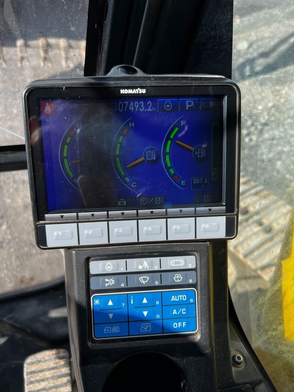 Komatsu PC210LC-10 Excavator