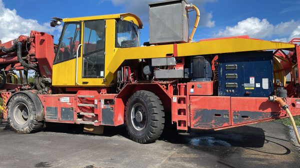 Podziemna wiertarka do skał Sandvik DT1130i