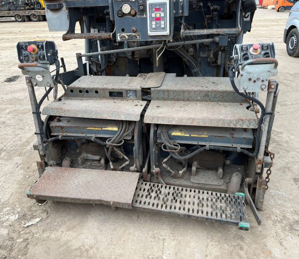 Bomag BF331 Paver