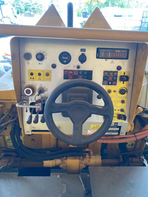 Caterpillar AP225E Paver