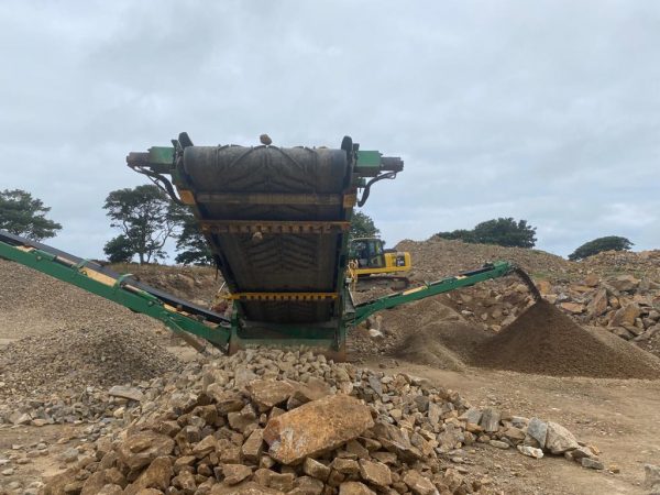 McCloskey R230 Screen
