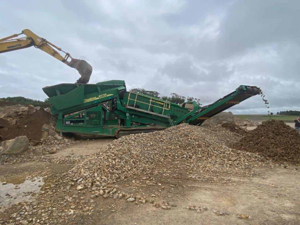 McCloskey R230 Screen