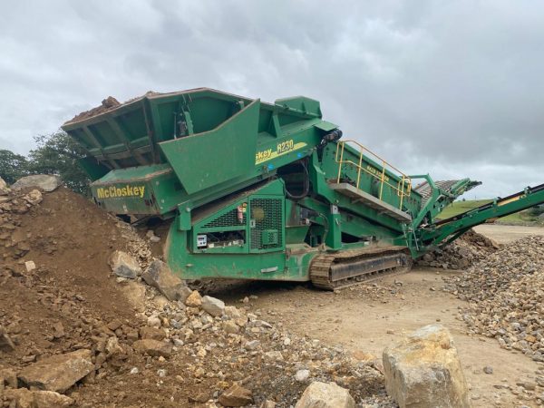 McCloskey R230 Screen