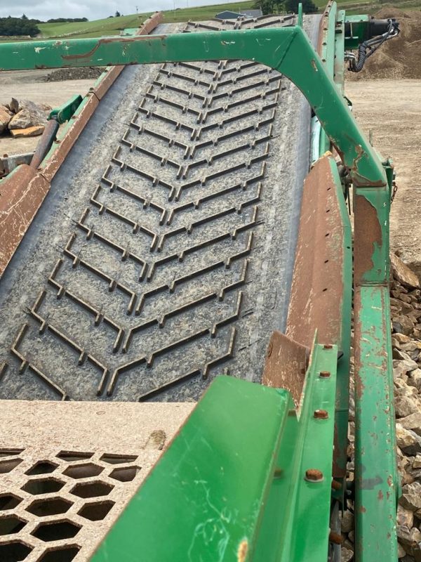McCloskey R230 Screen