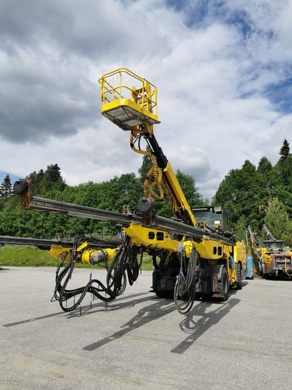 Perfuratriz subterrânea Atlas Copco XE3-C30