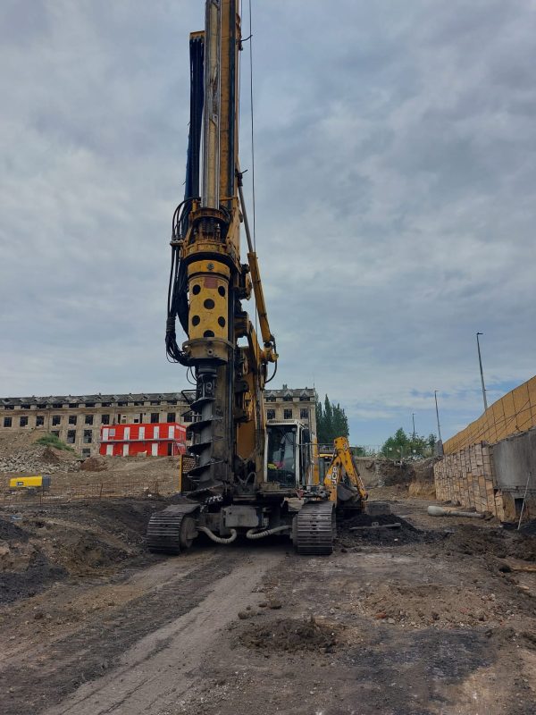 Bauer BG 28H Rotary Piling Rig