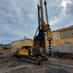 Bauer BG 28H Rotary Piling Rig