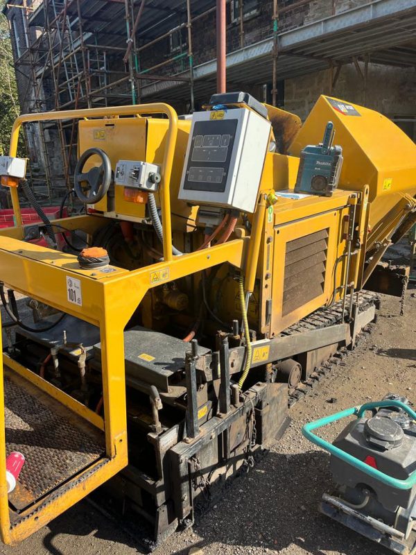 Caterpillar AP225E Paver