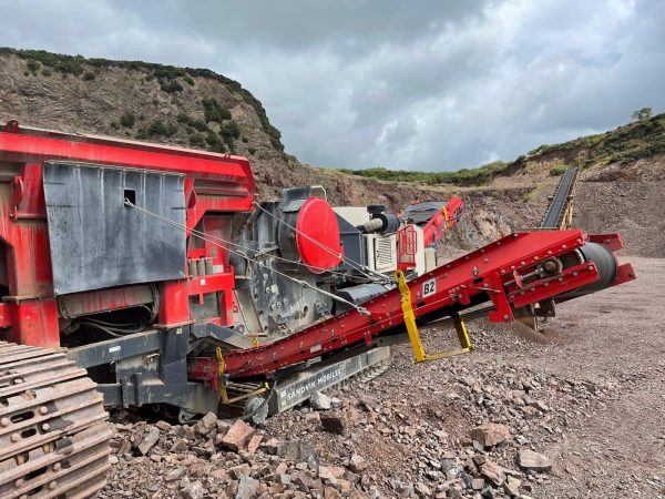 Triturador de mandíbulas Sandvik UJ440i