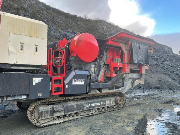 Triturador de mandíbulas Sandvik UJ440i