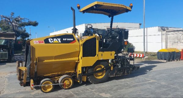 Caterpillar AP300F Paver