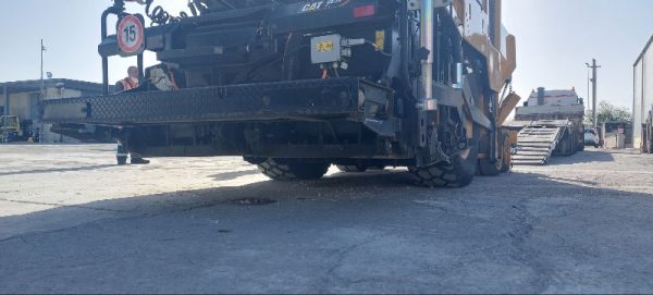 Caterpillar AP300F Paver