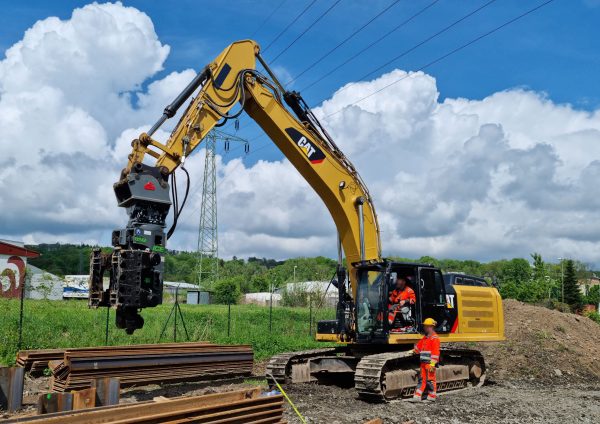 ICE 8SG Vibratory Piling Rig