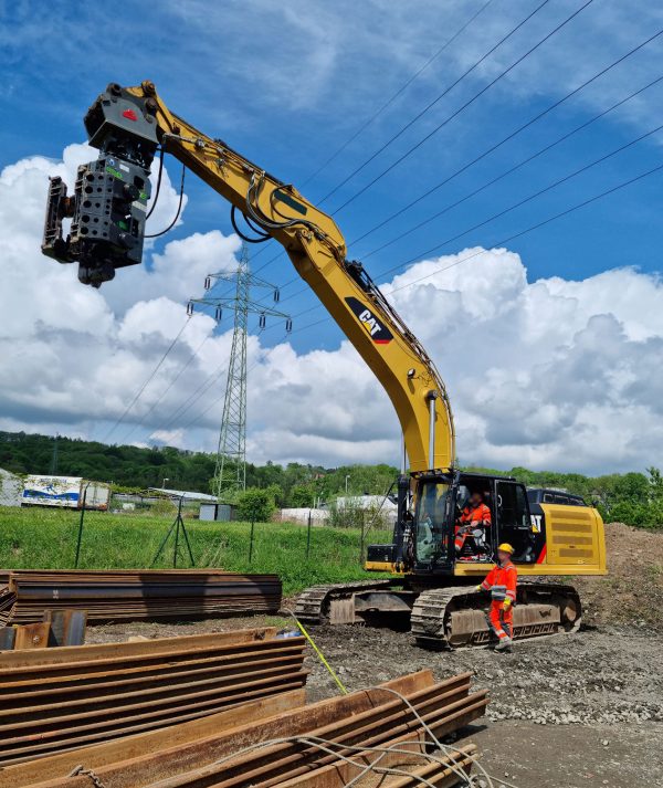 ICE 8SG Vibratory Piling Rig