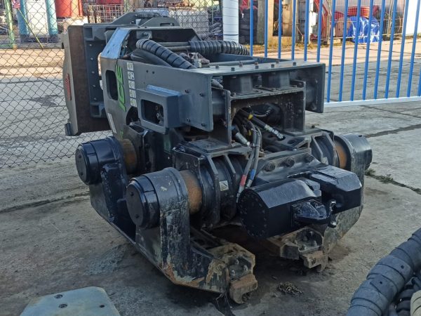 ICE 8SG Vibratory Piling Rig