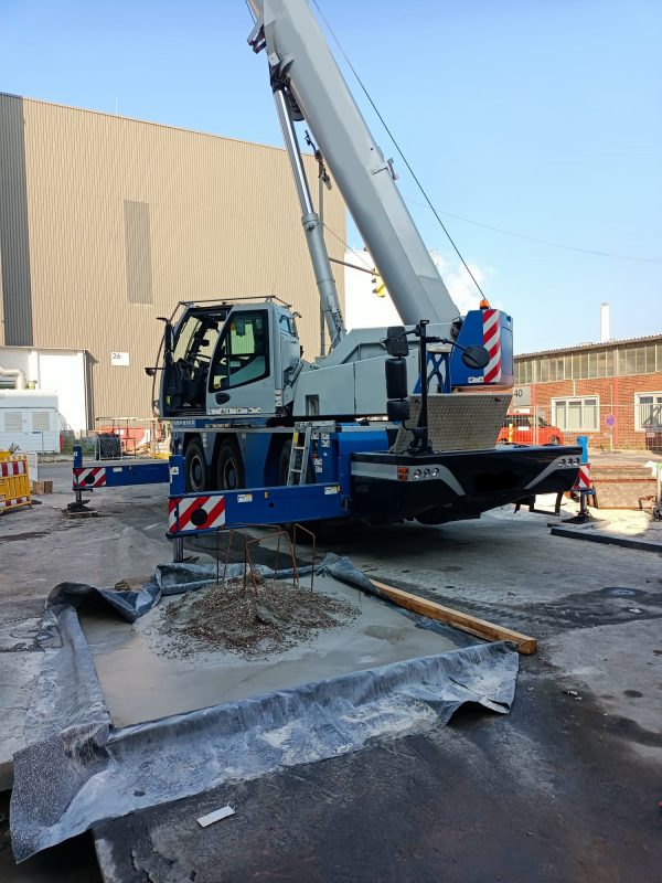 LIEBHERR LTC 1045-3.1 MOBILE CRANE