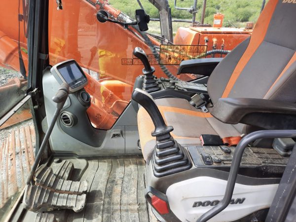 Doosan DX140LC Excavator