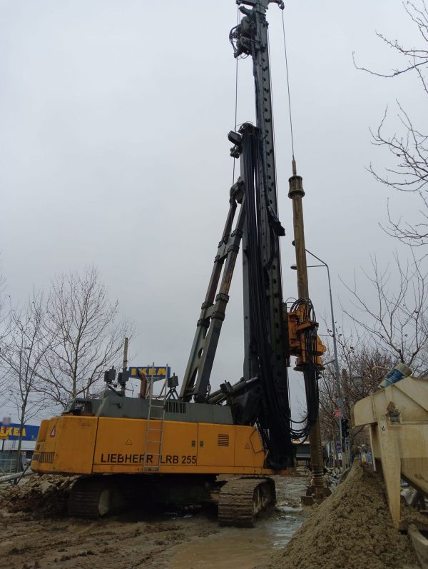 Liebherr LRB 255 ロータリー/CFA 杭打ちリグ