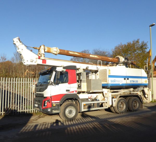 Plate-forme de battage montée sur camion Soilmec STM-20