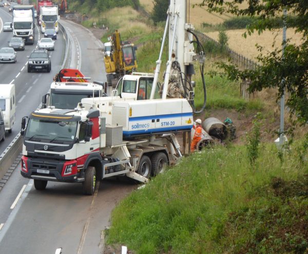 Plataforma de bate-estacas montada em caminhão Soilmec STM-20