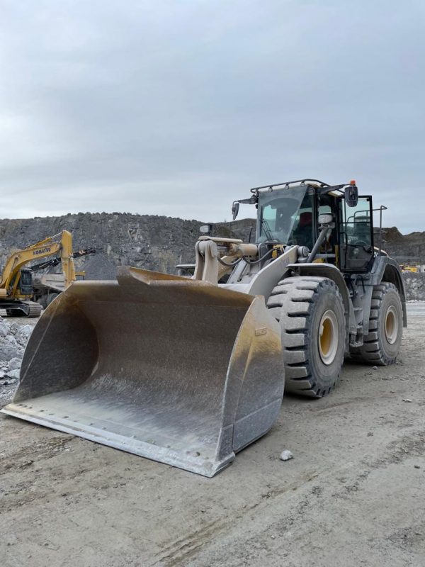 Pá carregadeira de rodas Komatsu WA470-8