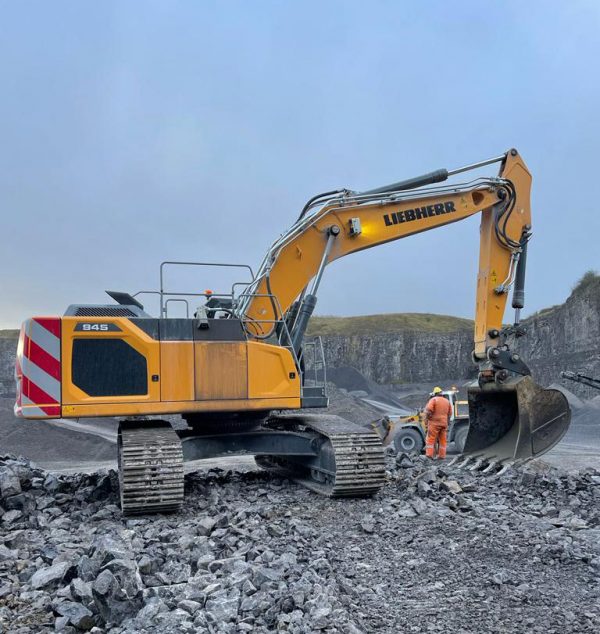 Liebherr R945 Excavator