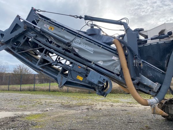 Wirtgen W250i Road Planer