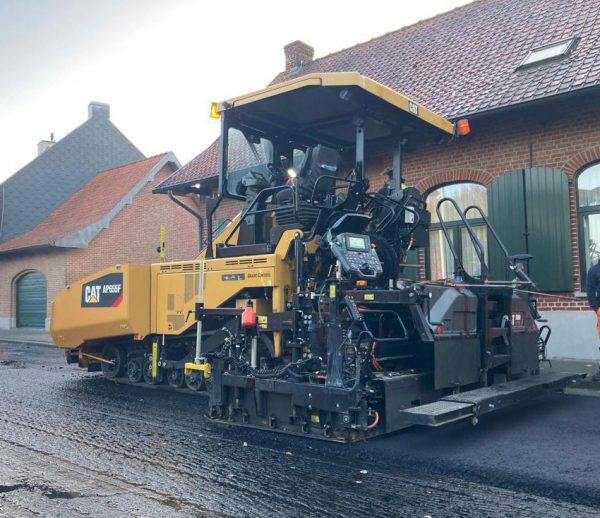 Pavimentadora Caterpillar AP655F