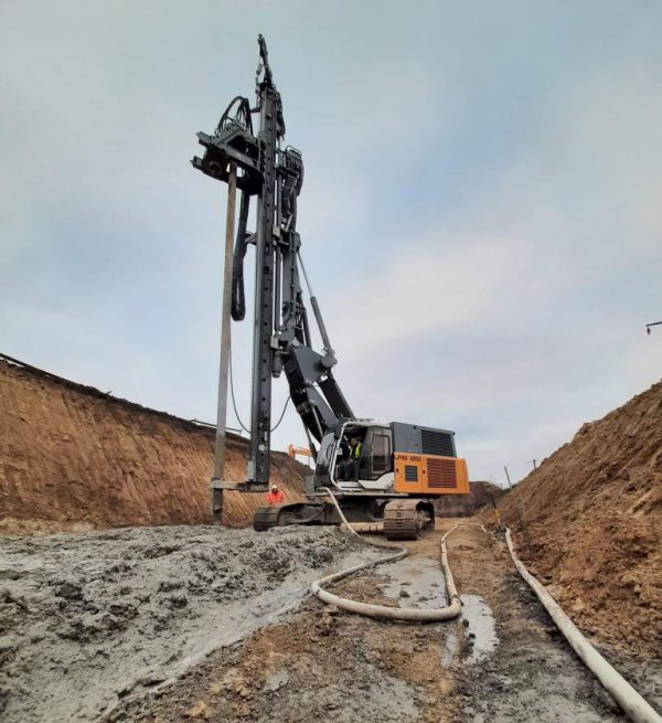 Plataforma de Estaqueamento Rotativo/Vibratório Liebherr LRB 125