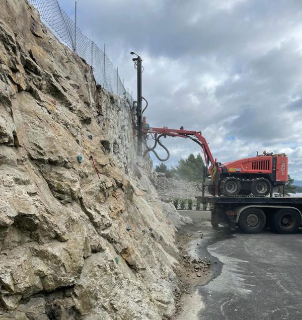 Sandvik DC125R Rock Drill