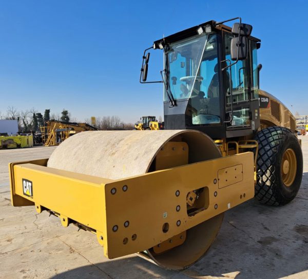 Roller Caterpillar CS64B