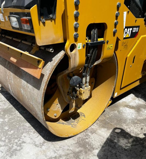 Penggelek Caterpillar CB10