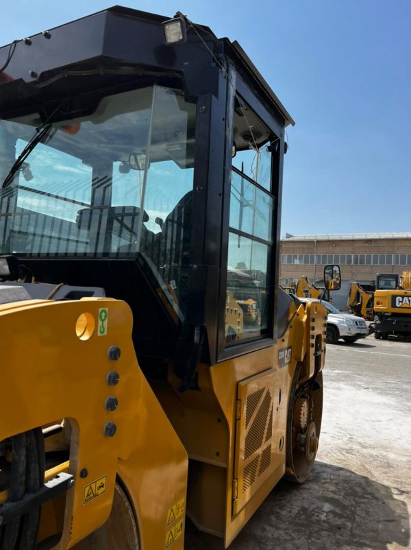 ลูกกลิ้ง Caterpillar CB10