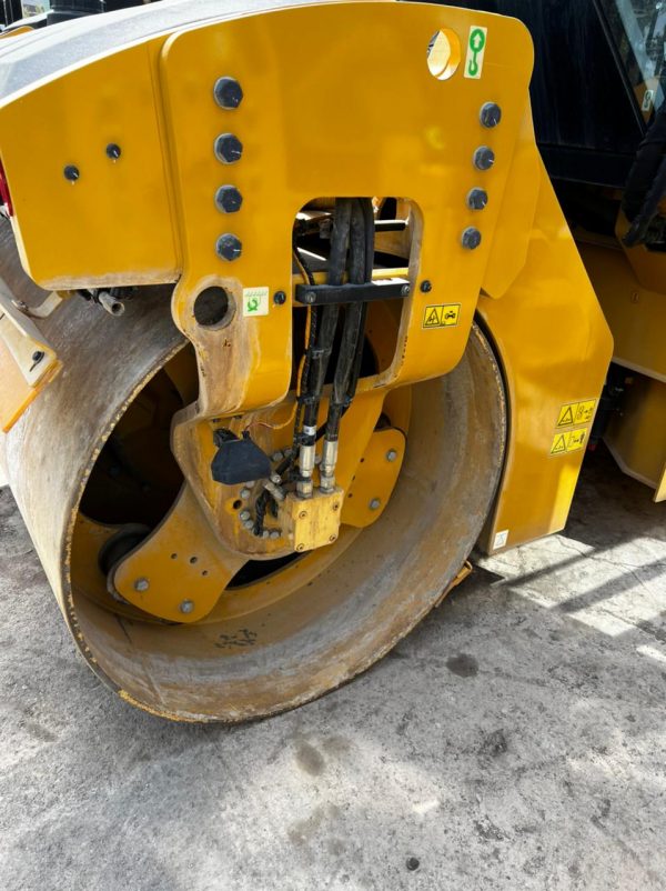 Roller CB10 Caterpillar