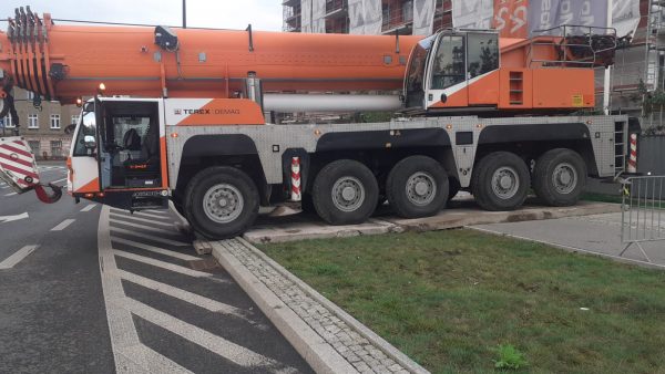 TEREX DEMAG AC200-1 MOBILE CRANE