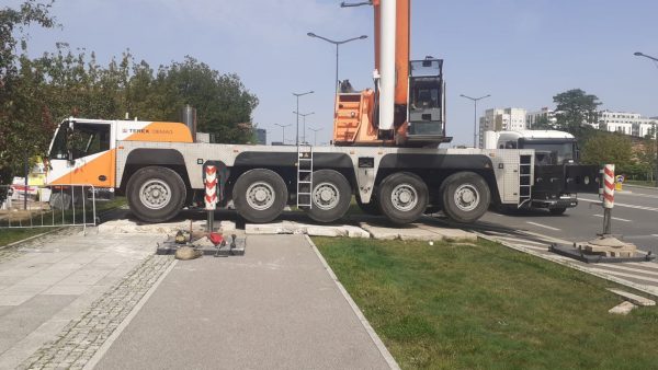 TEREX DEMAG AC200-1 MOBILE CRANE