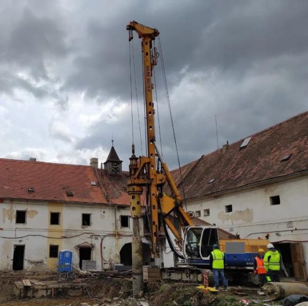 Bauer BG 15H Rotary Piling Rig