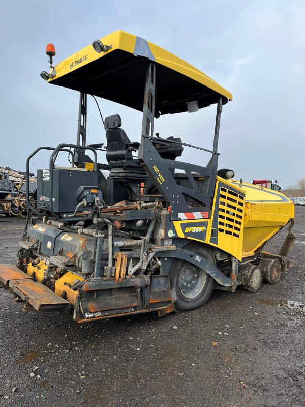 Bomag BF300 P-2 Paver