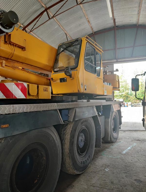 Grove GMK 3050 Mobile Crane